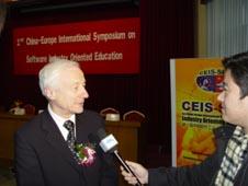图一:CEIS-SIOE2005 DIT Matthew Hussey博士接受黑龙江省报记者采访 图一:CEIS-SIOE2005 DIT Matthew Hussey博士接受黑龙江省报记者采访